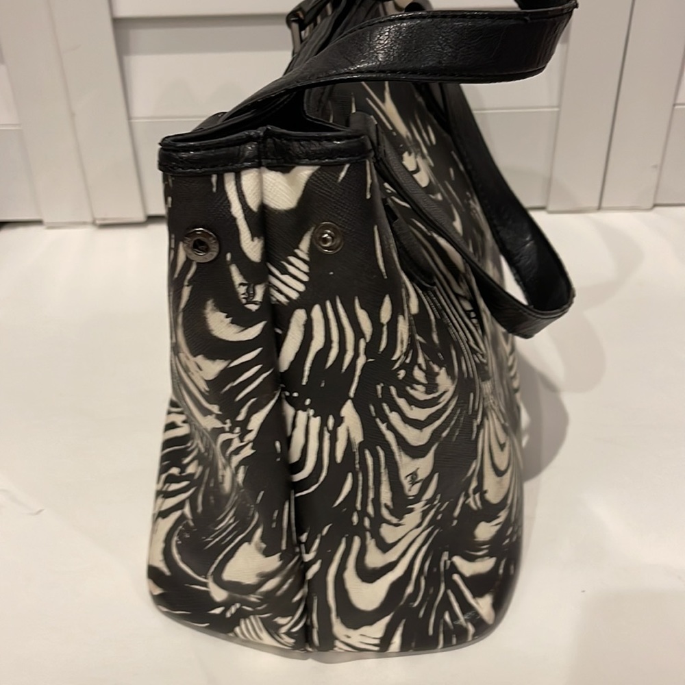 L.A.M.B. White/ Black Tote Bag, great condition, flaws shown on the handles. - Picture 5 of 11